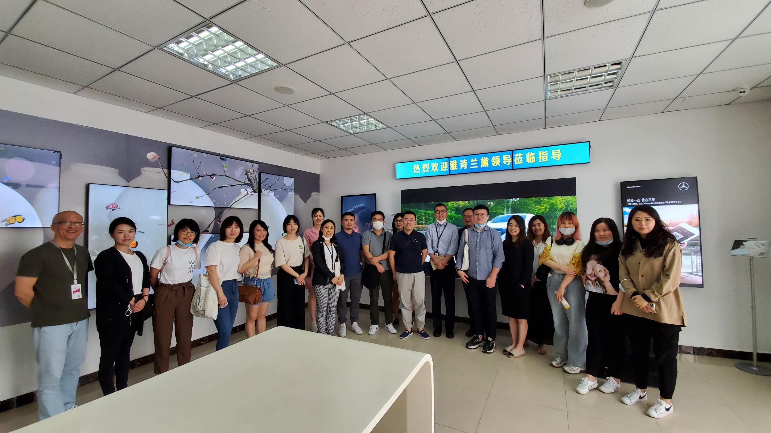 雅詩蘭黛莅臨星心相(xiàng)印客戶體(tǐ)驗館參觀交流