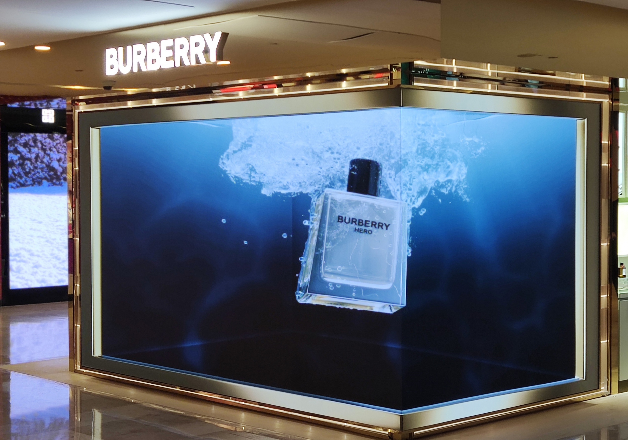 熱(rè)烈慶賀首款室內(nèi)裸眼3D LED顯示屏項目圓滿完成